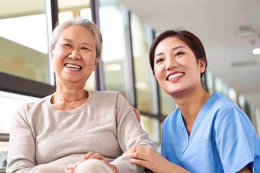 7 Advantages of Living in a Retirement Community vs. Staying at Home